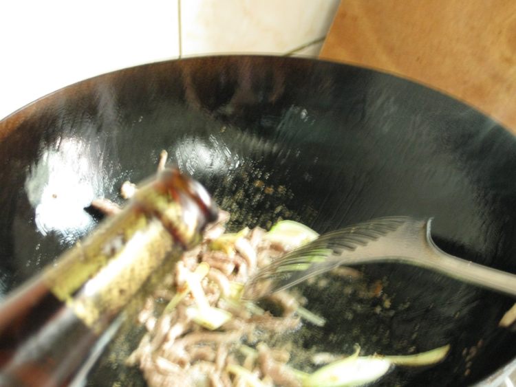 肉丝炒扁豆步骤7