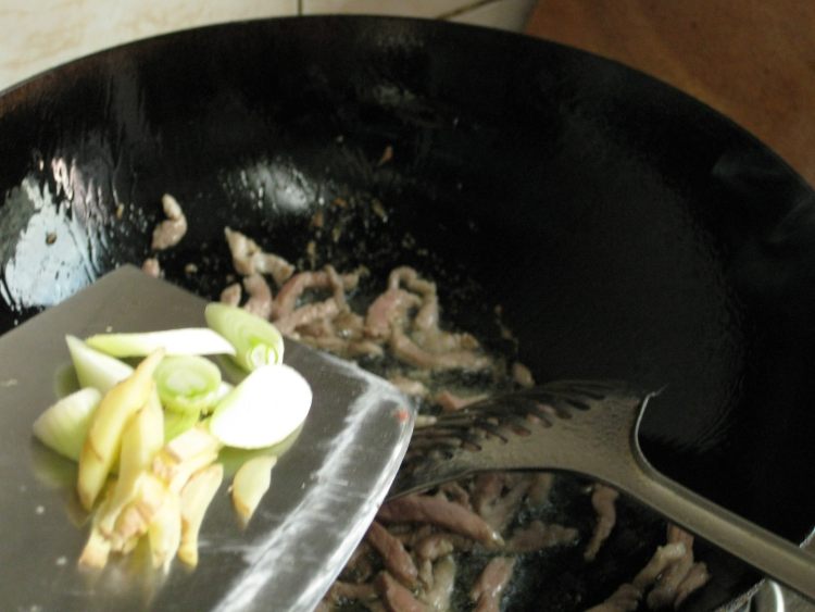 肉丝炒扁豆步骤6
