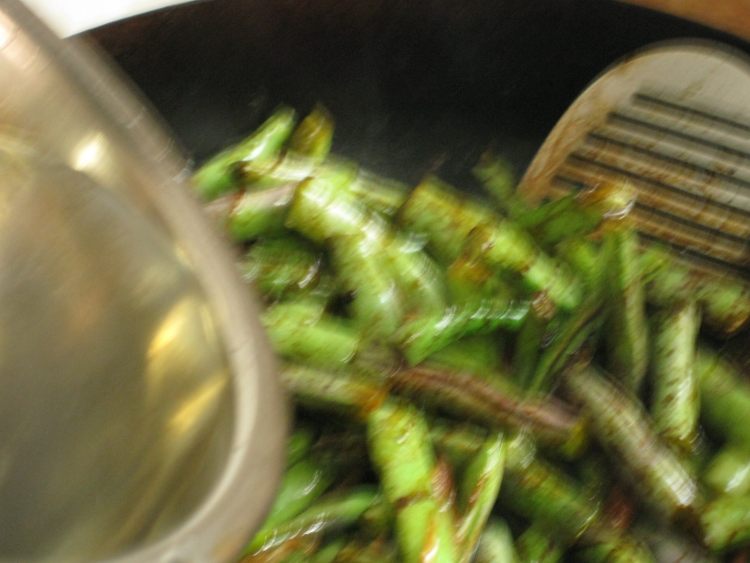 肉丝炒扁豆步骤11