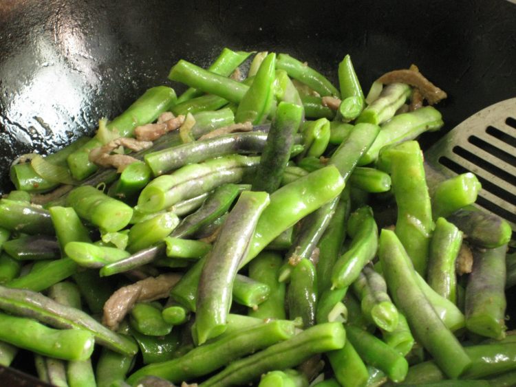 肉丝炒扁豆步骤9