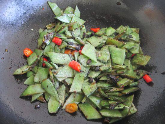 豆豉炒扁豆步骤8
