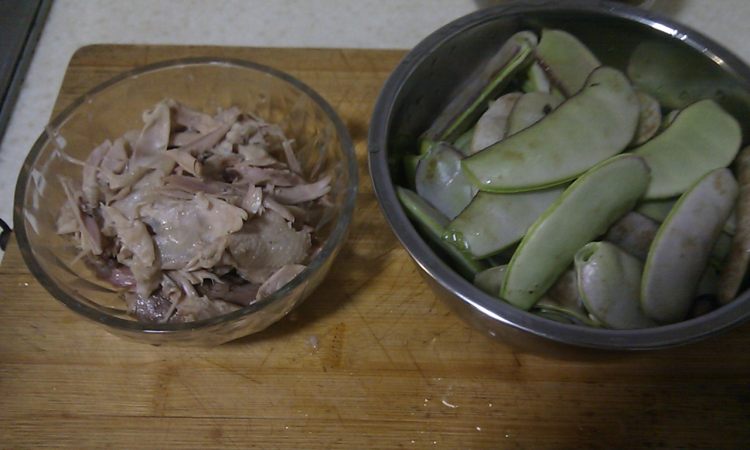扁豆炒鸡肉步骤1