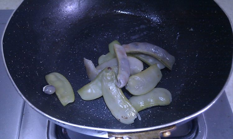 扁豆炒鸡肉步骤3