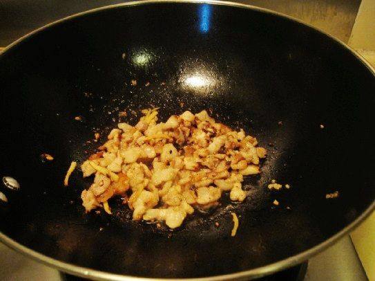 豆豉花肉炒扁豆步骤4