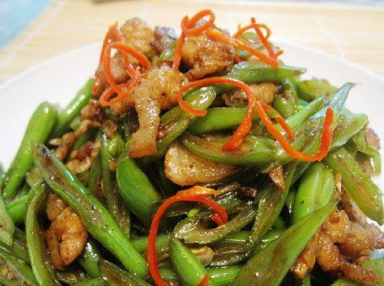 豆豉花肉炒扁豆步骤7