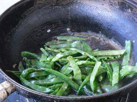 黄花菜烧扁豆条步骤6