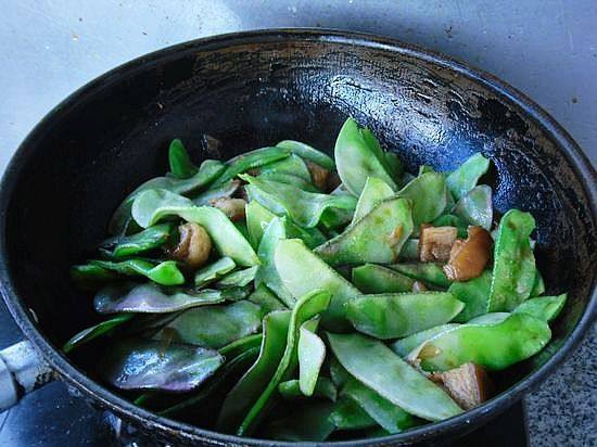 家常烧扁豆步骤6