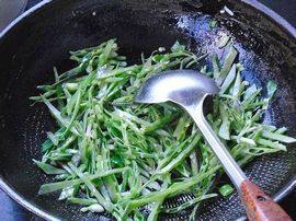 青红椒炒扁豆步骤5