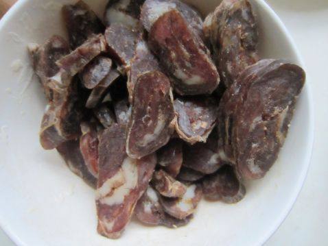扁豆炒香肠步骤2