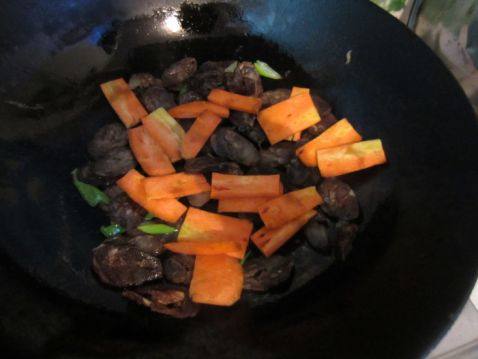 扁豆炒香肠步骤5