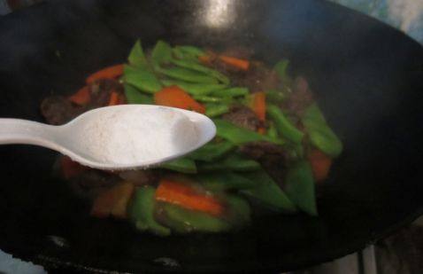 扁豆炒香肠步骤8