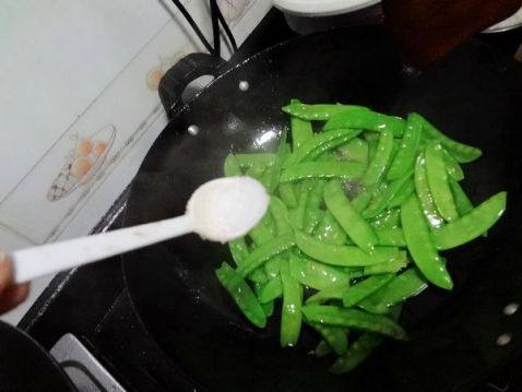 蒜香扁豆步骤4