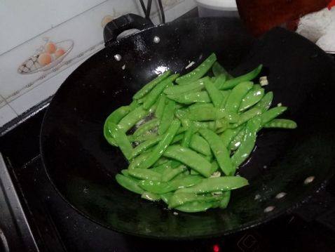 蒜香扁豆步骤5