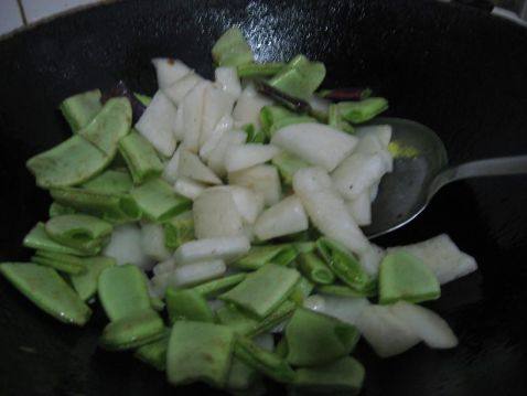 扁豆萝卜片步骤5