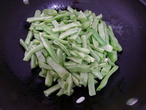 番茄焖扁豆步骤4