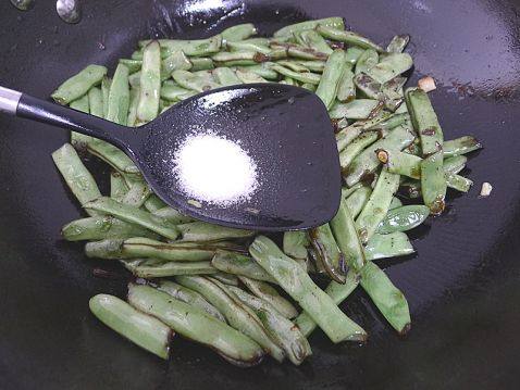 番茄焖扁豆步骤6