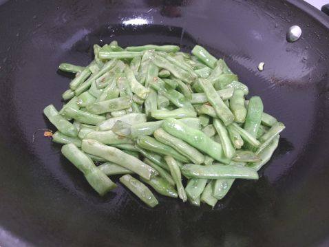 番茄焖扁豆步骤5
