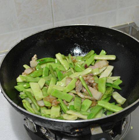 农家肉焖扁豆步骤3