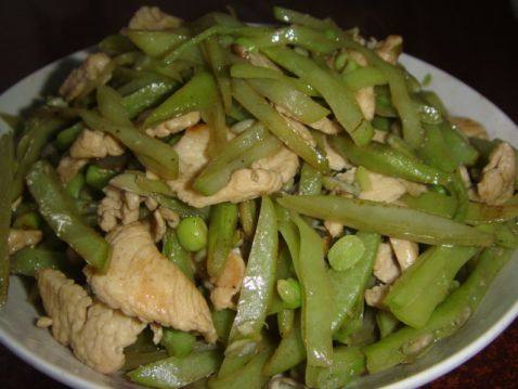 鸡肉片炒扁豆丝步骤6