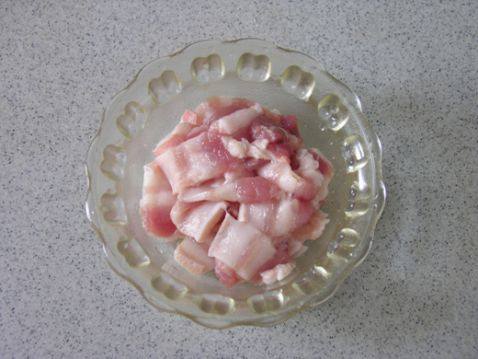 五花肉烧扁豆角步骤1