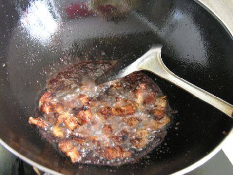 五花肉烧扁豆角步骤5