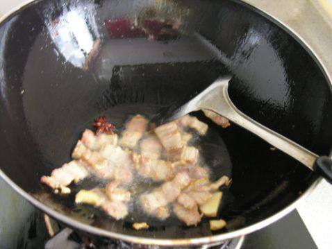 五花肉烧扁豆角步骤4