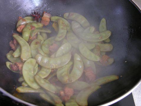 五花肉烧扁豆角步骤8