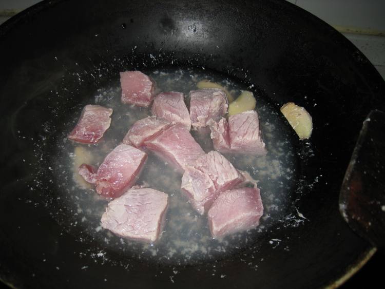 灵芝煲瘦肉步骤1