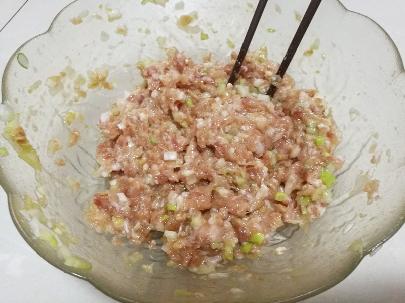 猪肉酸菜水饺步骤5