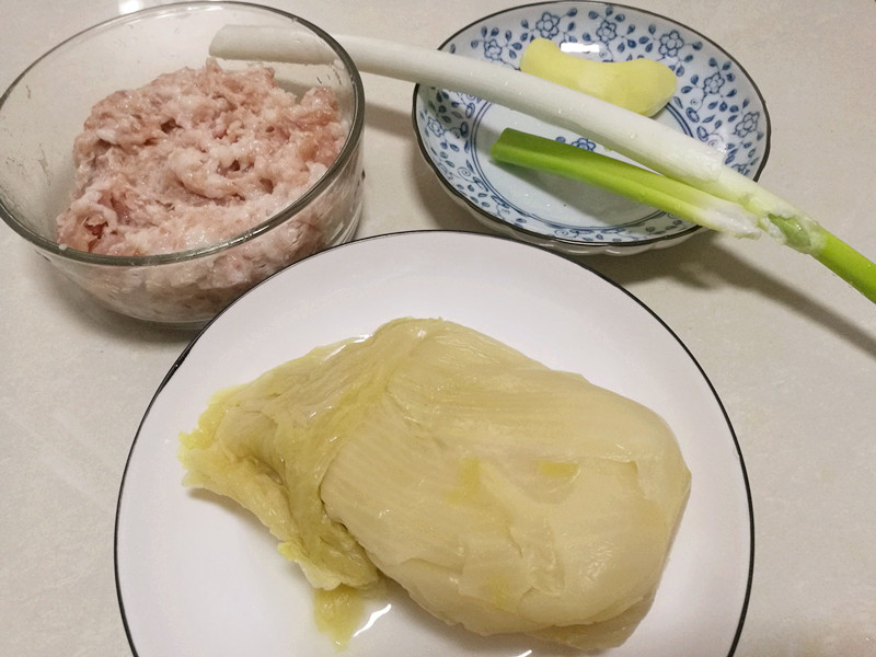 猪肉酸菜水饺步骤3