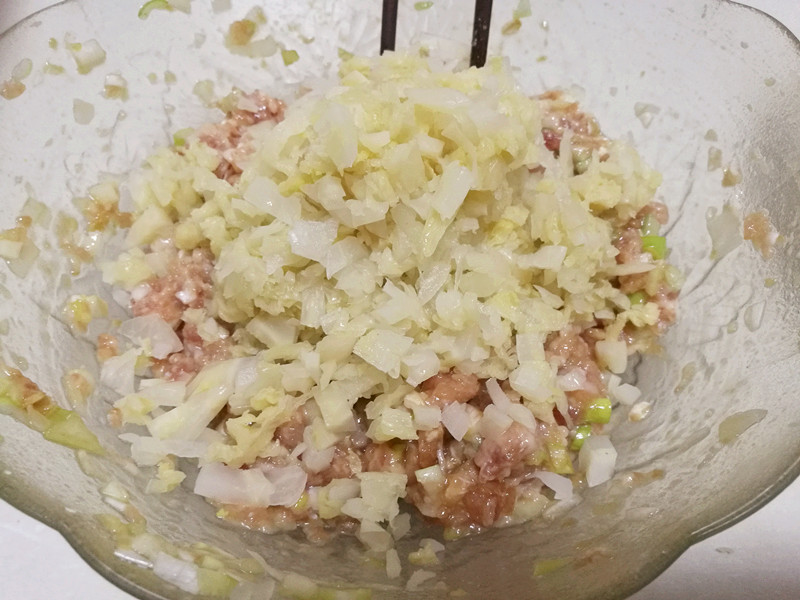 猪肉酸菜水饺步骤7