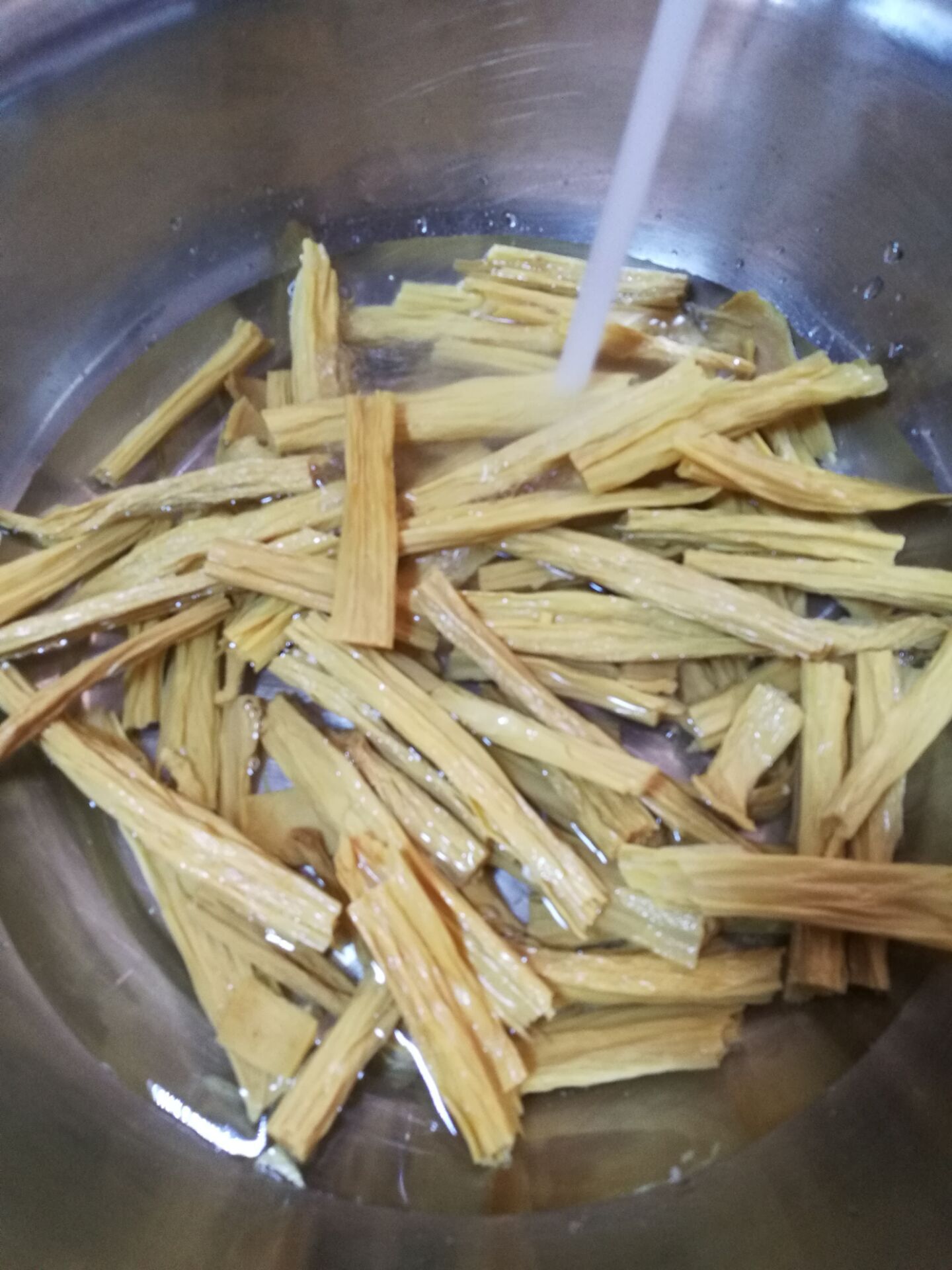 腐竹青椒炒肉步骤1