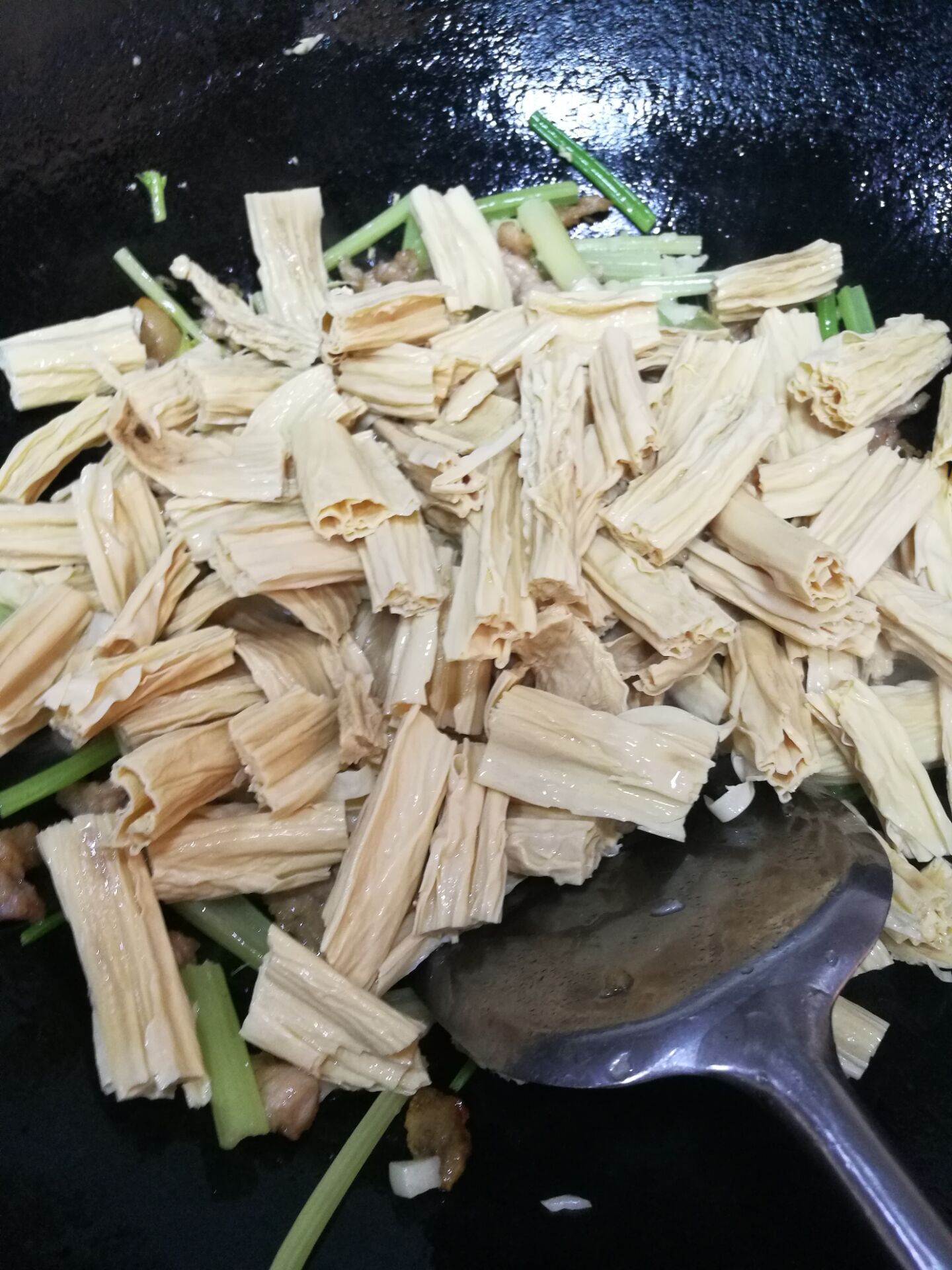 腐竹青椒炒肉步骤9