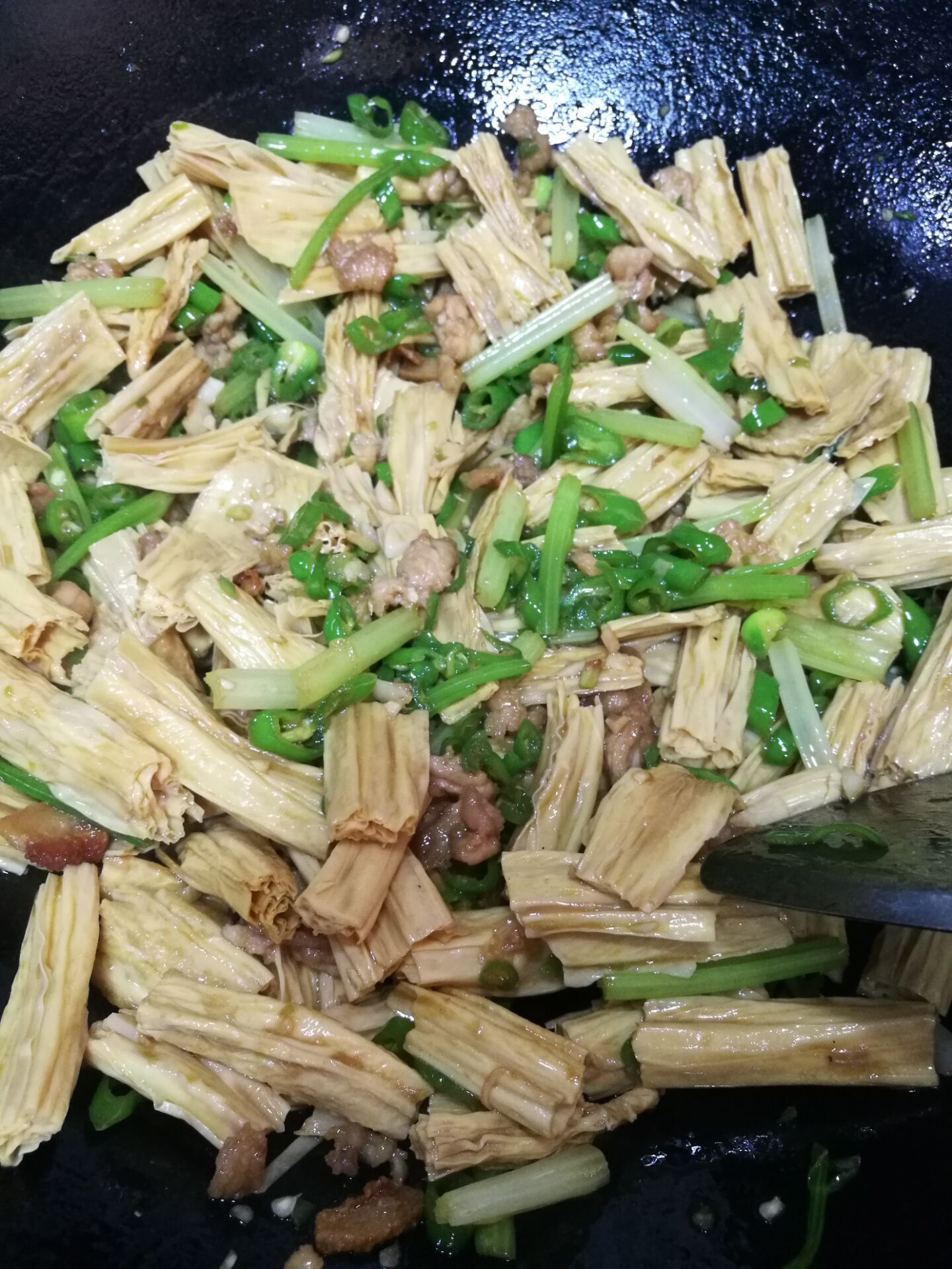 腐竹青椒炒肉步骤12