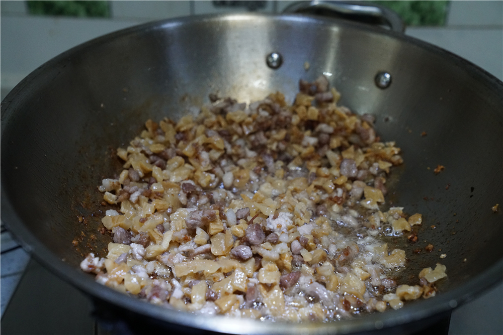 菜脯肉粒拌意面步骤5