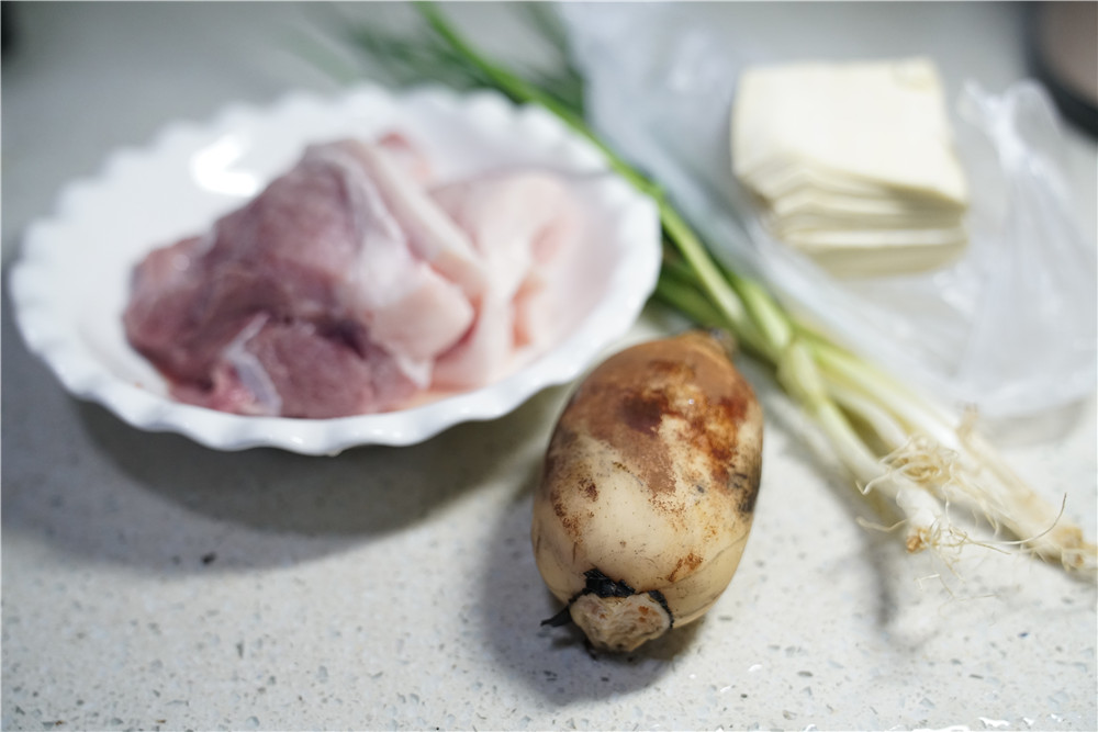 莲藕鲜肉小馄饨步骤1