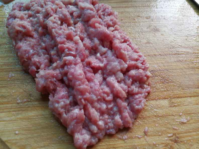 肉末橄榄菜步骤1