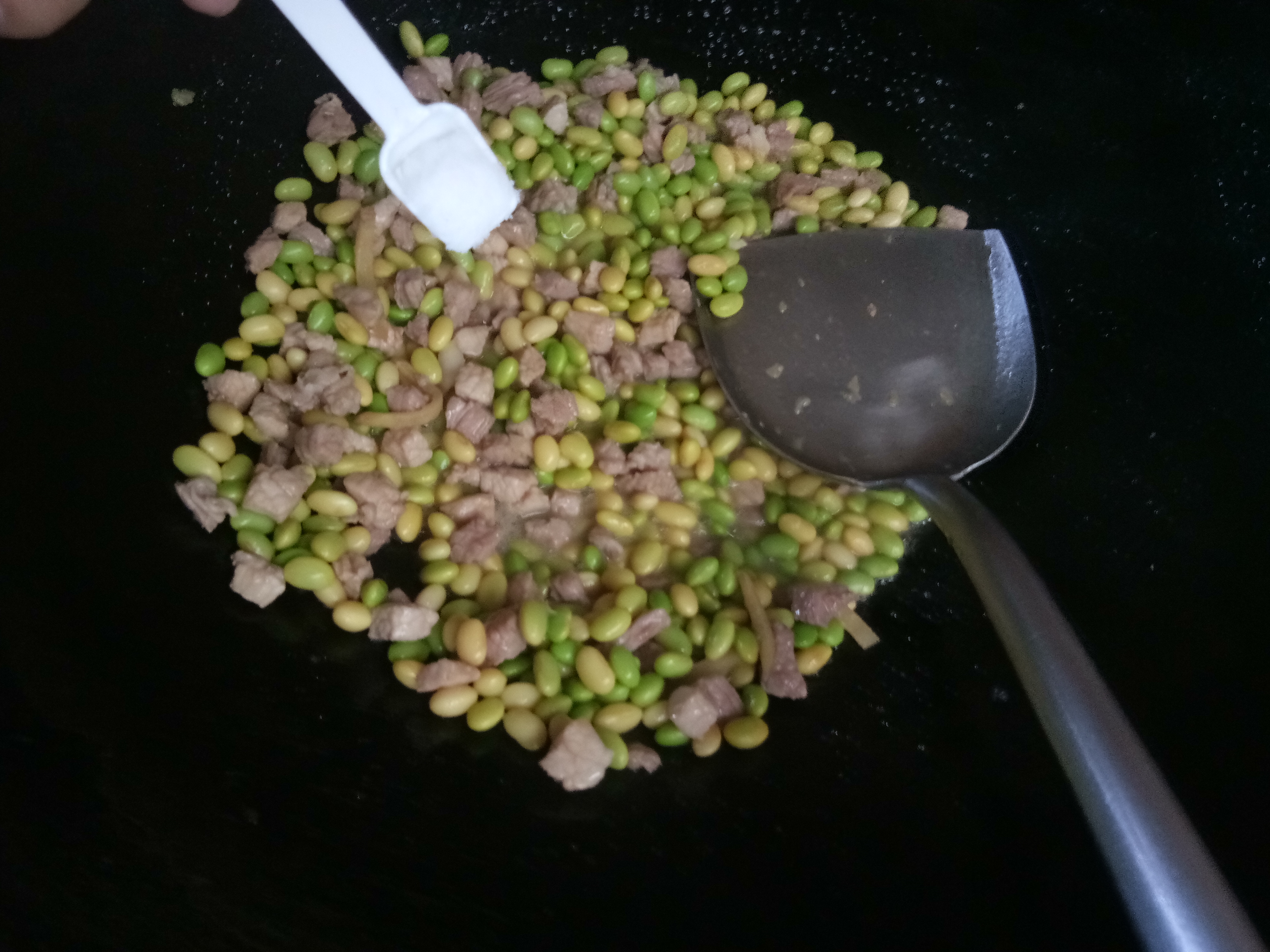 毛豆炒肉丁步骤10