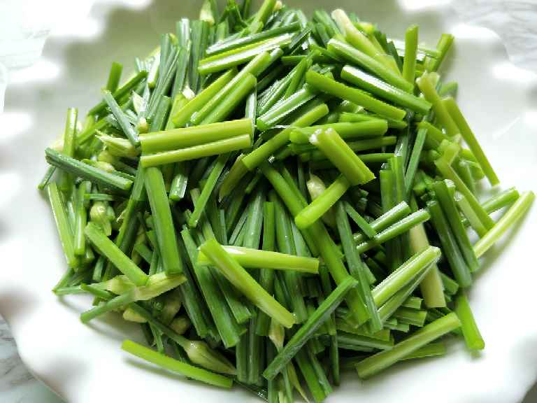 韭花炒肉丝步骤2