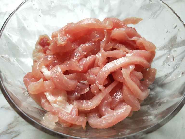 韭花炒肉丝步骤3