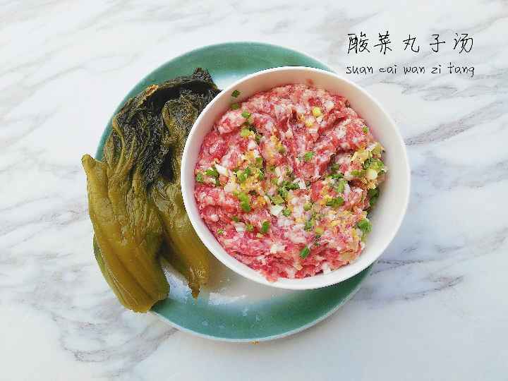酸菜丸子汤步骤1