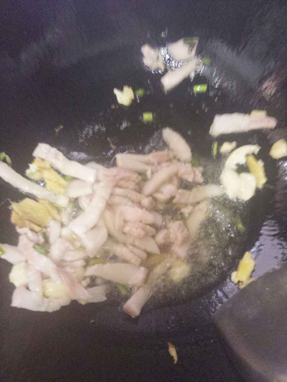 鱼香肉丸煲步骤2