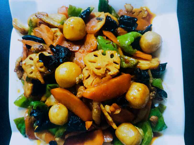 鱼香肉丸煲步骤8