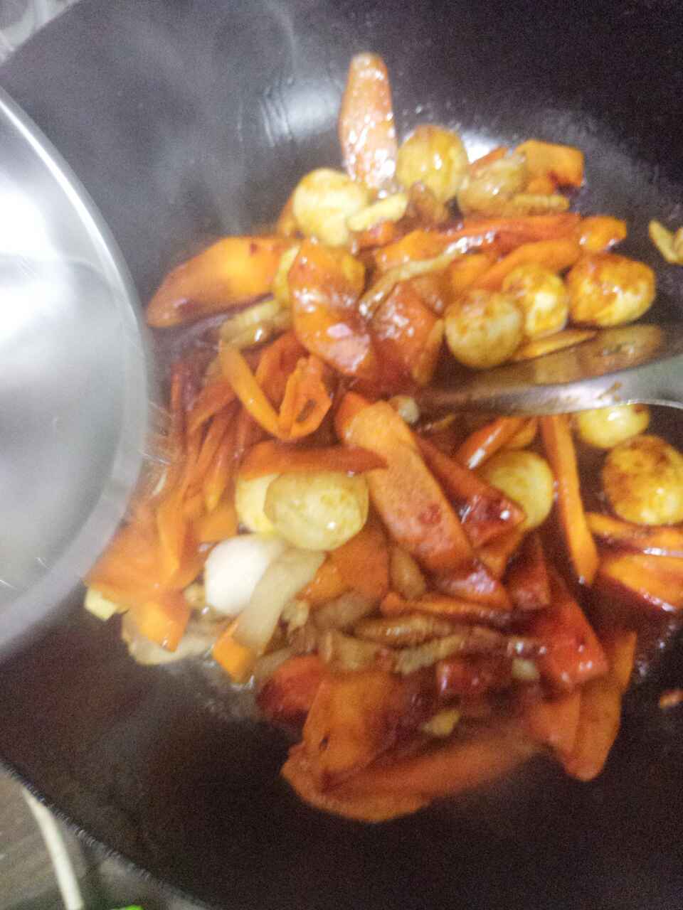 鱼香肉丸煲步骤5