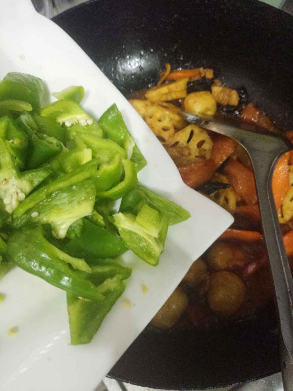 鱼香肉丸煲步骤7