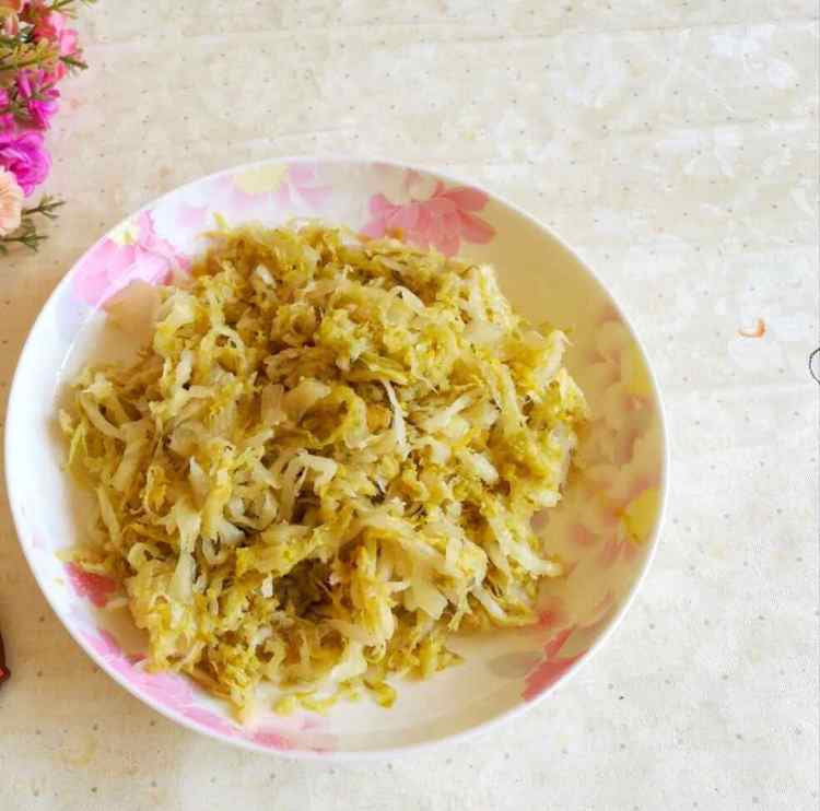 东北酸菜炒肉步骤1