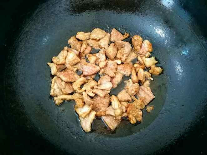 东北酸菜炒肉步骤3