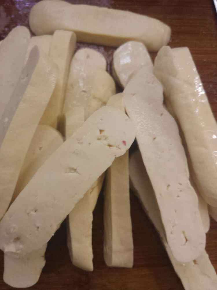 西红柿豆干炒肉片步骤2