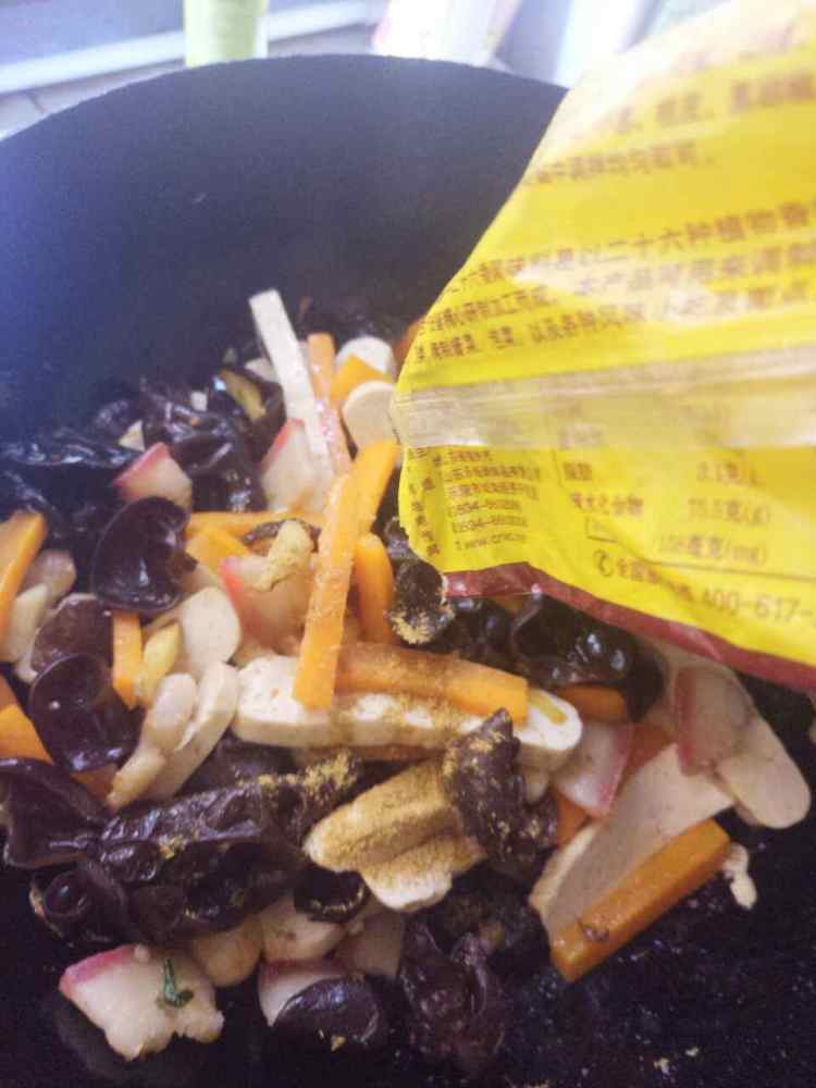西红柿豆干炒肉片步骤8