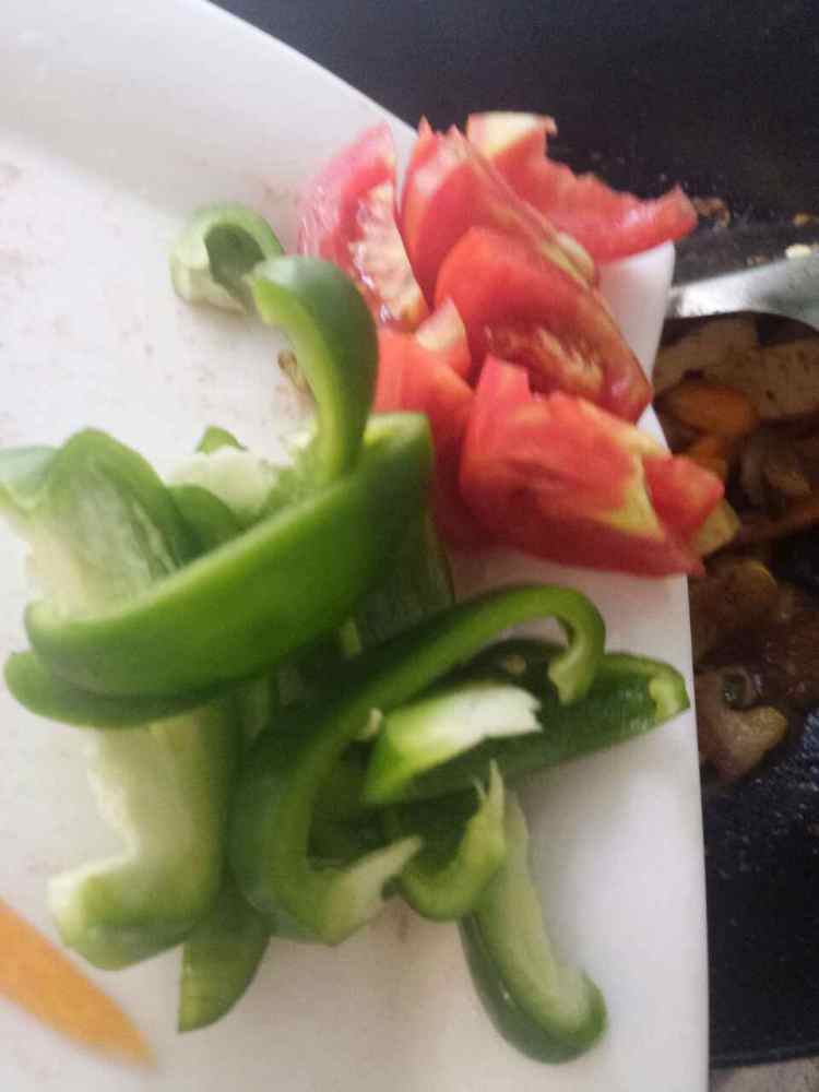 西红柿豆干炒肉片步骤11